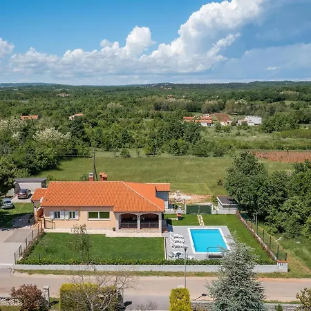 Holiday home Cozy In Labin With Kitchen